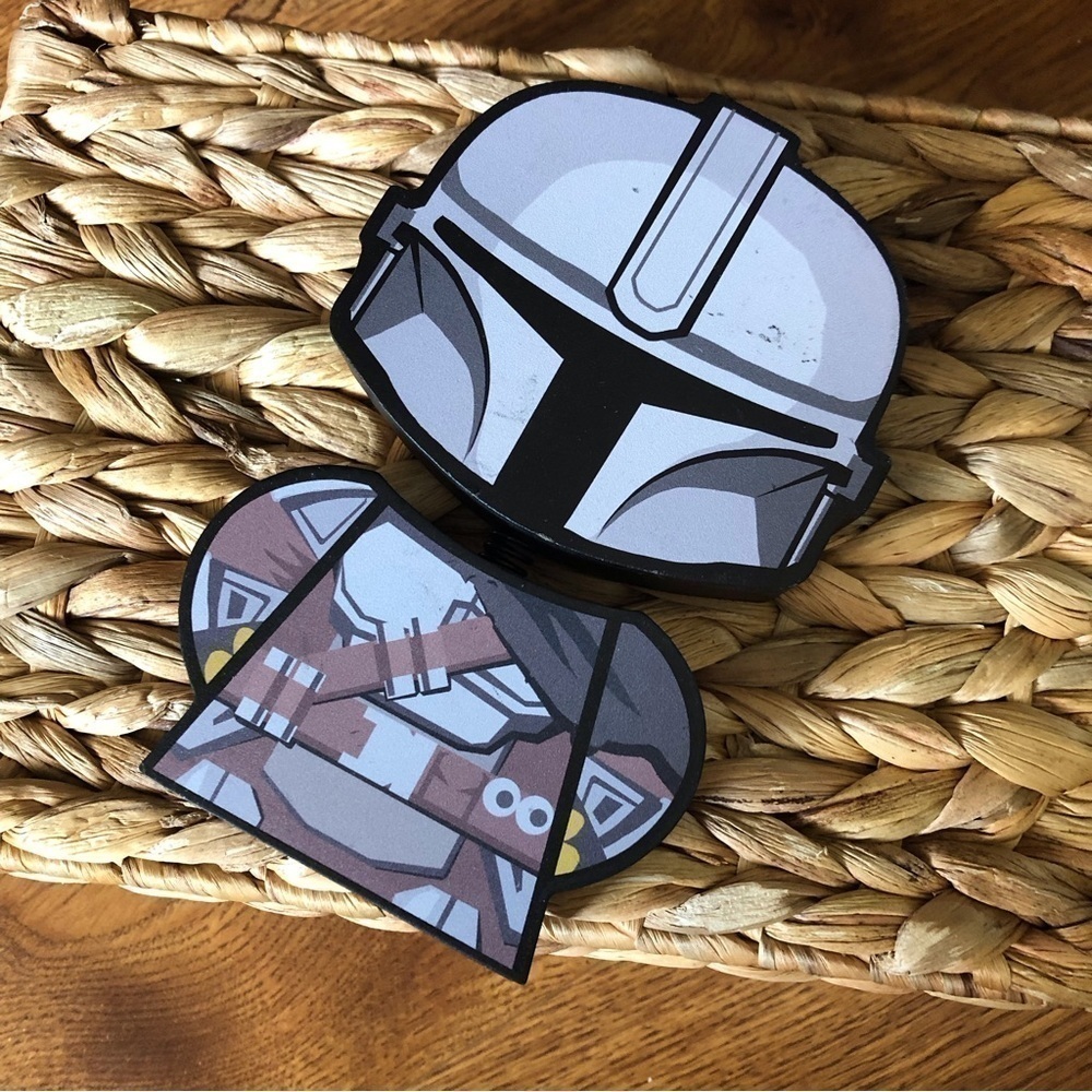 Star Wars: The Mandolain bobble head wood sign.